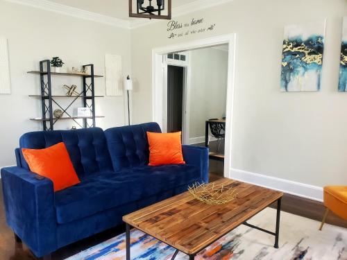 Spacious Centrally Located 3 Bed 2 Bath - Sleeps 8 in Montgomery, Vereinigte Staaten von Amerika