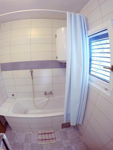 Two-Bedroom Apartment with Terrace and Sea View image 5