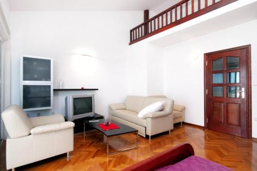 Family friendly apartments with a swimming pool Rogoznica - 7557 - image 11