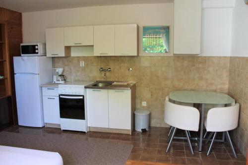 One-Bedroom Apartment with Terrace image 4