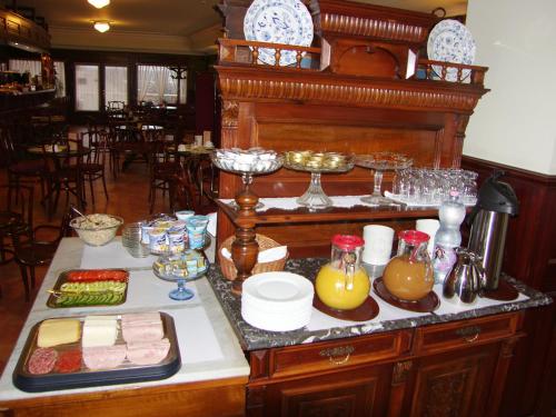 Food and beverages, Adler Hotel in Budaors