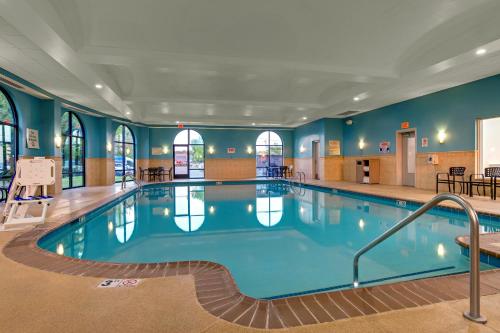 Holiday Inn Express Nashville-Opryland By IHG - 수영장