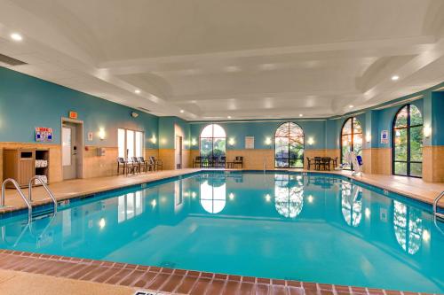 Holiday Inn Express Nashville-Opryland By IHG - 수영장