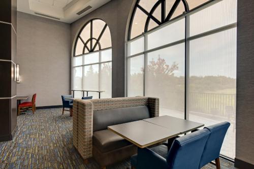 Holiday Inn Express Nashville-Opryland By IHG - 식음료(F&B)