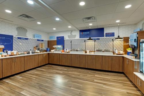 Holiday Inn Express Nashville-Opryland By IHG - 식음료(F&B)
