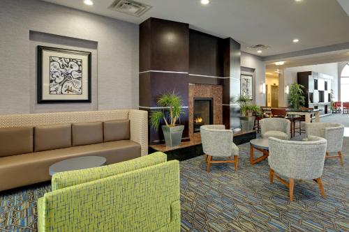 Holiday Inn Express Nashville-Opryland, an IHG Hotel