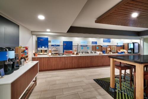 Holiday Inn Express Billings East an IHG Hotel - image 9