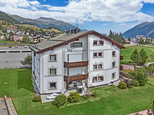 Apartment with Mountain View image 2