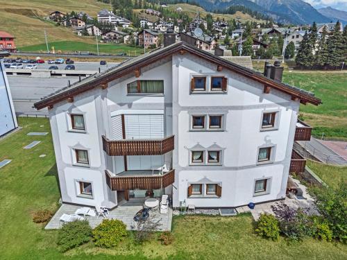 Apartment with Mountain View image 1