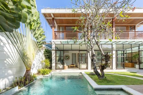Quiet Tropical Villa in Seminyak Center - 수영장