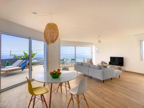 Villa Omar - Sea View Sunset Rooftop by LovelyStay 4