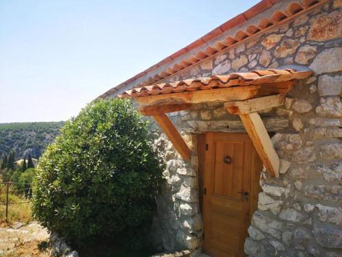 Le Cabanon de Gourdon bergerie rénové en pierre vue mer