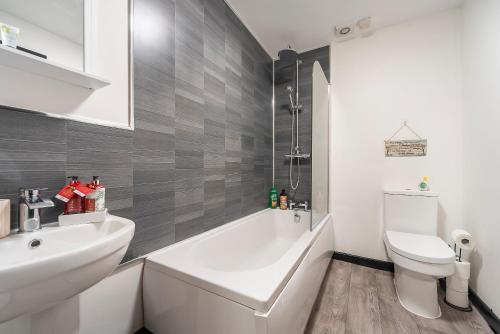 Picture of Art-Filled Bohemian 1 Bedroom Apt 2 Beds Colourful Praise Inn Apartment