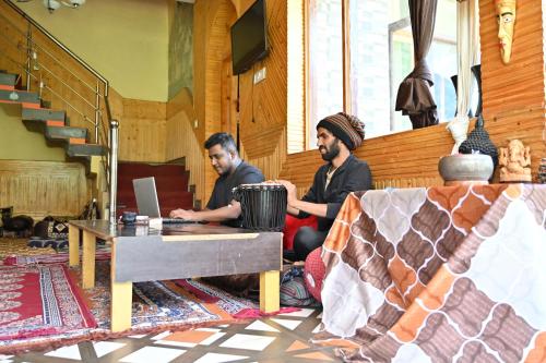 indian backpackers hostel in Jagatsukh