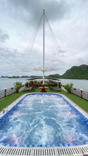 Swimming pool, Calypso Cruises in Cat Hai Island
