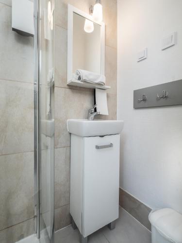 3 bedrooms, 4 beds