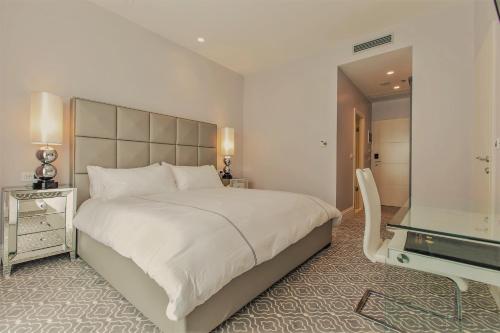 Royal Ariston Hotel - image 9