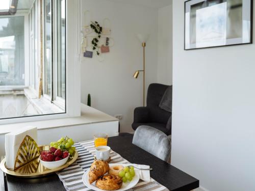 Elegant Cosy Studio - Calea Victoriei - Tap to explore photos