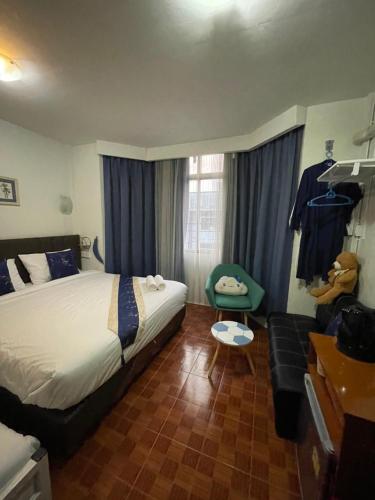 room detail thumbnail 1