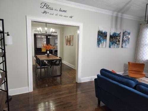 Spacious Centrally Located 3 Bed 2 Bath - Sleeps 8 in Montgomery, USA
