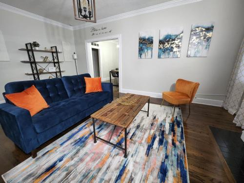 Spacious Centrally Located 3 Bed 2 Bath - Sleeps 8 in Montgomery, USA