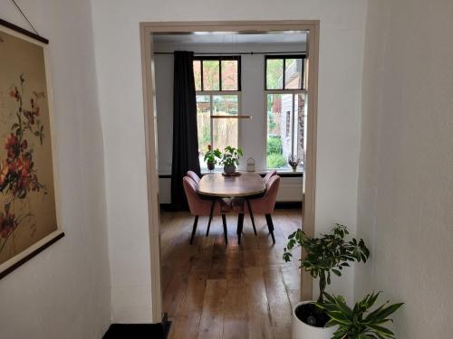  Characteristic ground floor apartment with box bed in Groningen