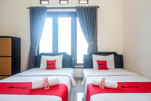 2 twin beds