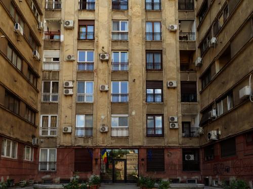 Sunny 3BR Midtown Flat - Amazing View Balcony