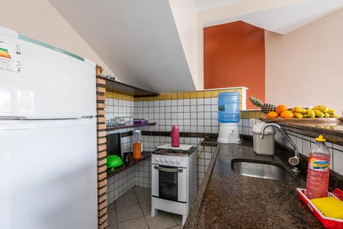 Kitchen, Chale Mares in Estância