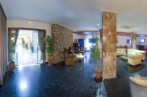 共用Lounge/電視區, 熱帶酒店 (Hotel Tropical) in 桑坦托尼德波爾特馬尼