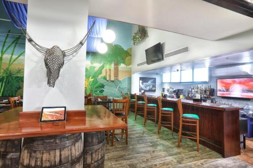 San Juan Airport Hotel - image 12