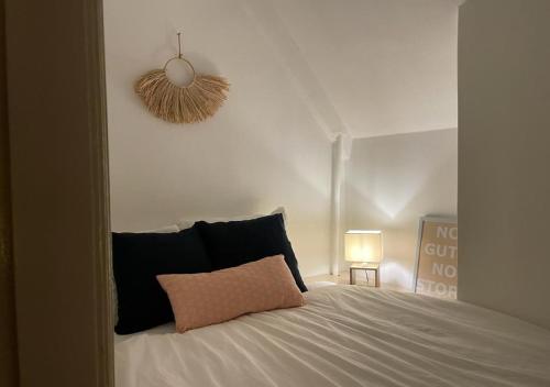 Characteristic ground floor apartment with box bed