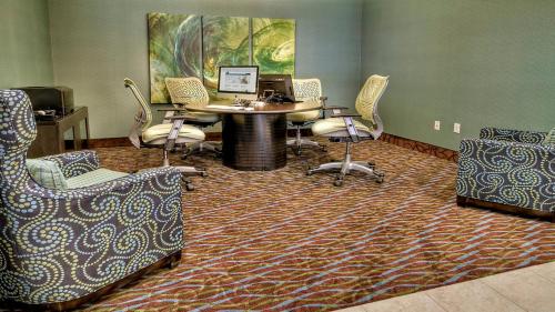 Holiday Inn Express & Suites Pittsburgh SW/Southpointe an IHG Hotel - image 6