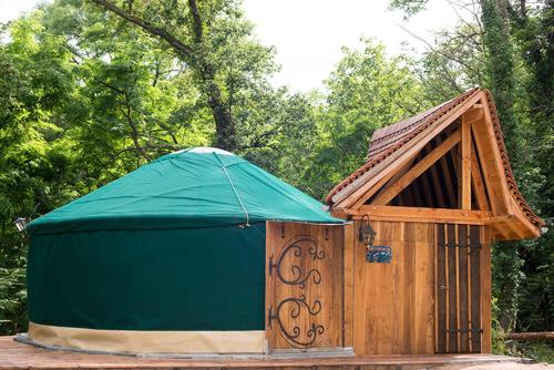Yourte La Désirade gîte à louer Cernois