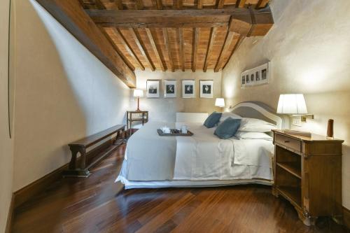 Tiepolo romantic penthouse in the Oltrarno
