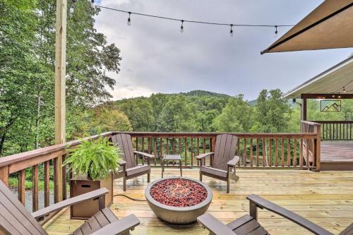 Riverfront Sugar Grove Home: Hot Tub & Views! in Valle Crucis (NC)