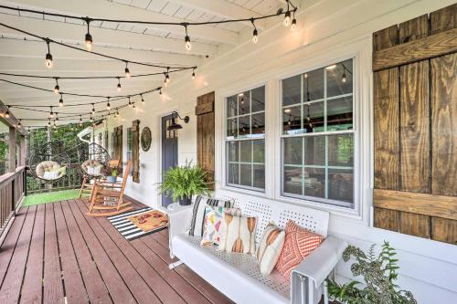 Riverfront Sugar Grove Home: Hot Tub & Views! in Valle Crucis (NC)