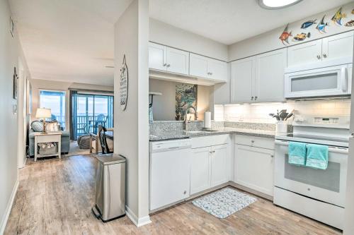 Oceanfront Condo with Furnished Deck and Views!, Myrtle Beach (fotografie 8)