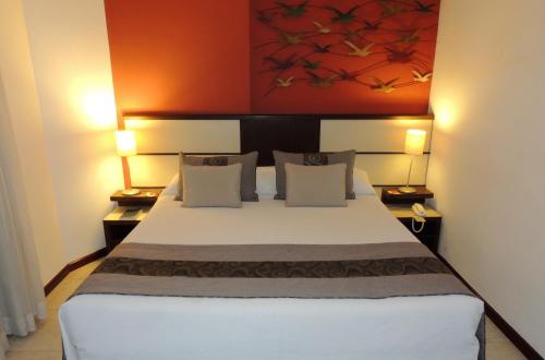 1 queen bed, 2 twin beds