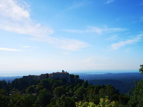 Le Cabanon de Gourdon bergerie rénové en pierre vue mer