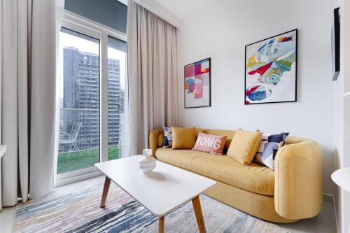 Cozy one bedroom apartment with Burj-Khalifa view - image 5