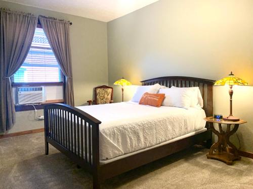 Naples Hotel Room Type - Standard Queen Room
