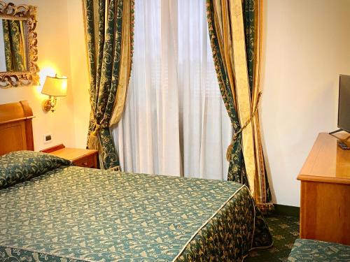 Champagne Palace Hotel Room Type - Standard Double Room