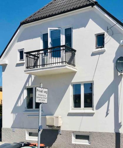 Stort hus i Porsgrunn sentrum med raskt, pålitelig internett og gratis parkering - Apartment - Porsgrunn