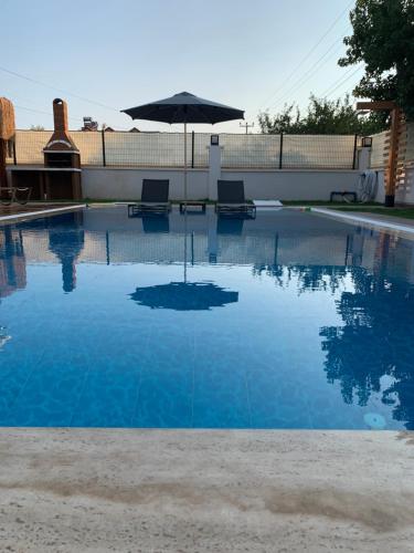 Müstakil havuzlu jakuzili tatil villası