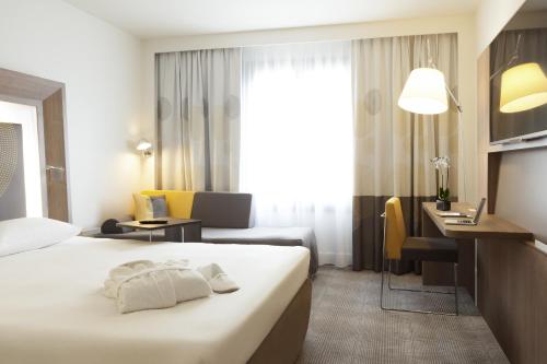 Novotel Manchester Centre - image 2