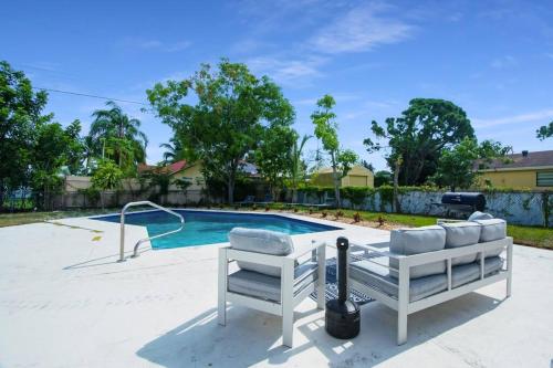 Swimming pool, West Palm Beach pool home with game room near M Y Cafe at Rybovich