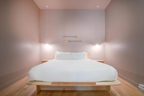 One-Bedroom Apartment image 1