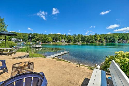 . Lakefront Newaygo Home - Private Dock, Kayaks