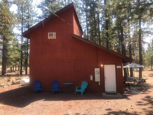 B&B Susanville - Cheerful 2-Bedroom Cottage Near Eagle Lake - Bed and Breakfast Susanville